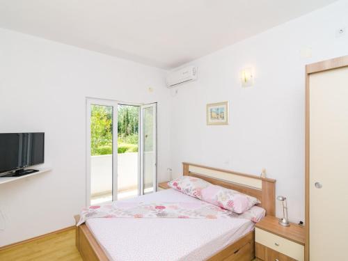 Apartments & Rooms Bari i - Studio Apartment with Balcony and Garden View First Floor -APT 9