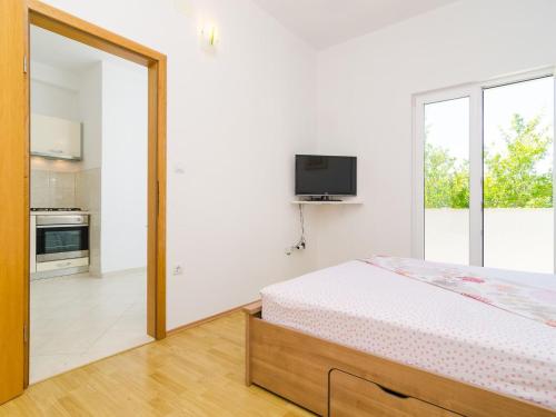 Apartments & Rooms Bari i - Studio Apartment with Balcony and Garden View First Floor -APT 9