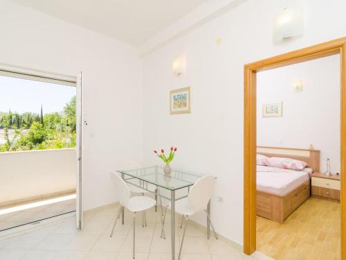 Apartments & Rooms Bari i - Studio Apartment with Balcony and Garden View First Floor -APT 9