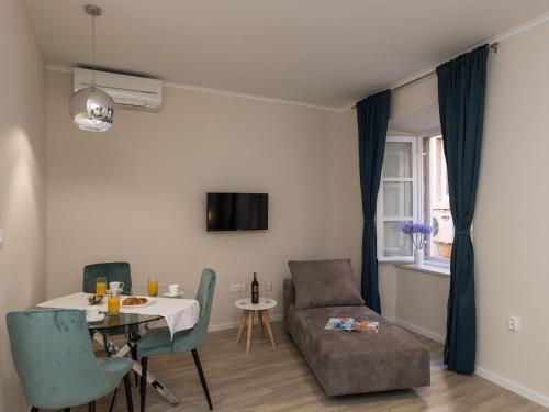 Apartments Urbis - Superior Studio Apartment with City View Desni