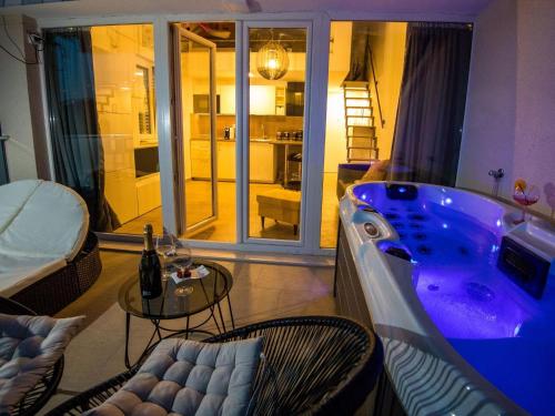 Apartment Velvet - Studio Apartment with Hot Tub