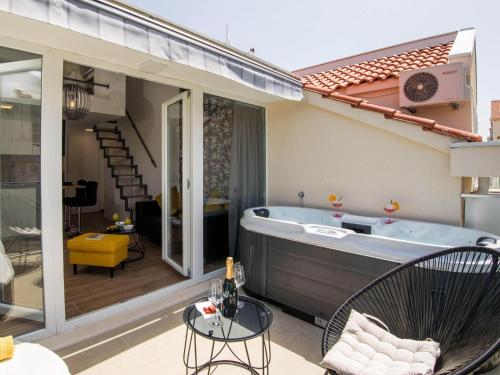 Apartment Velvet - Studio Apartment with Hot Tub