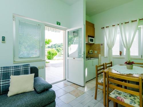 Apartments Mali Paradiso - One Bedroom Apartment with Terrace and Pool View A3