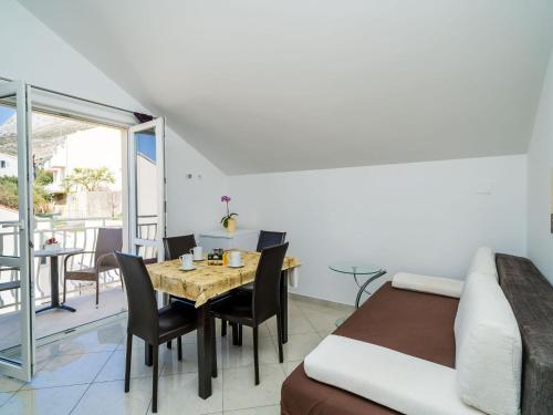 Villa Samba - Standard One-Bedroom Apartment with Balcony and Sea View