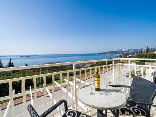 Villa Samba - Standard One-Bedroom Apartment with Balcony and Sea View