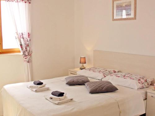 Apartments Lovro - One Bedroom Apartment with Terrace and Sea View 2