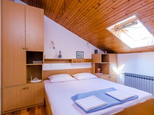 Apartment and Room Cicko - One Bedroom Apartment with Terrace and Sea View Attic