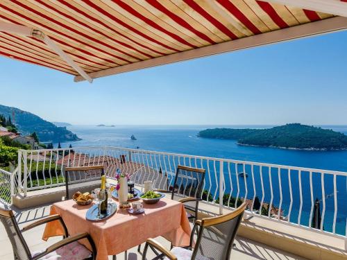 Apartment and Room Cicko - One Bedroom Apartment with Terrace and Sea View Attic