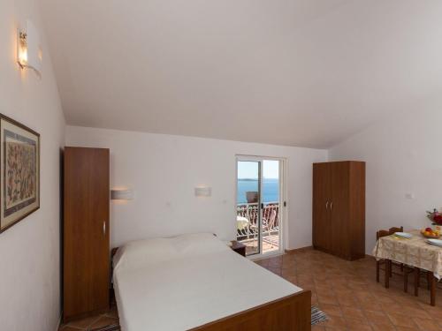 Villa Dubravka - Premium Studio Apartment with Balcony and Sea View Apartman 2