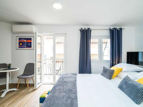 Argenta Rooms - Premium Double Room with Balcony Argenta 2