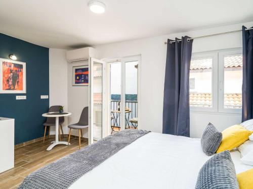 Argenta Rooms - Premium Double Room with Balcony Argenta 2