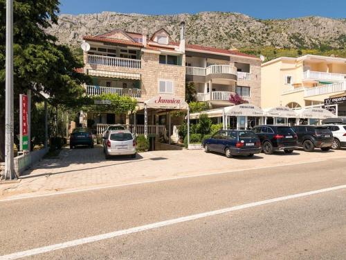 Apartment Tomas with balcony and sea view