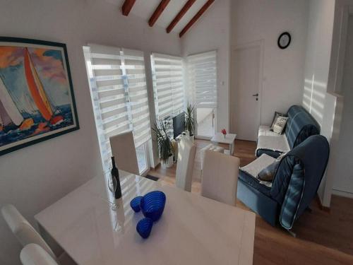 Villa Nika-Five Bedroom Villa with Pool