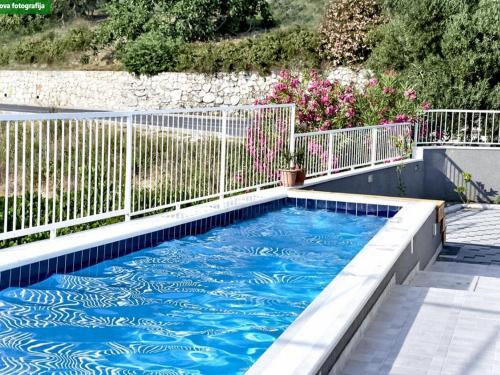Villa Nika-Five Bedroom Villa with Pool