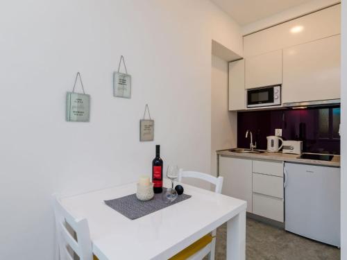 Apartments L&M - Studio Apartment with Terrace Vlahini