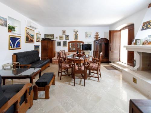 Villa Balarin - Five Bedroom Holiday Home with Terrace and City View