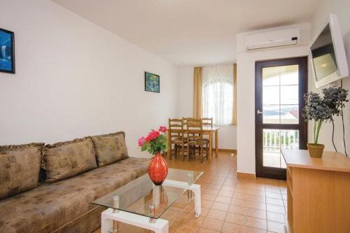 Apartments iovo - Family One Bedroom Apartment with Terrace A1