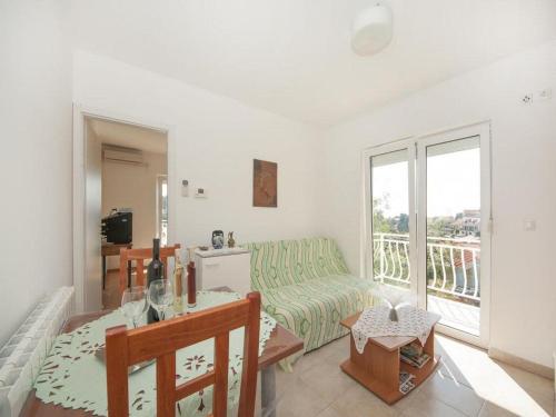 Bertie's Lodge - One Bedroom Apartment with Terrace and Sea View A2