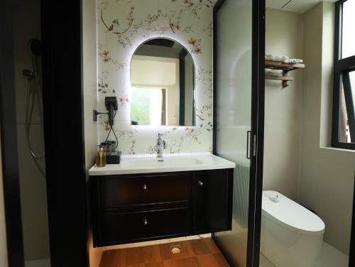 a bathroom with a sink and a mirror at 张家界喜屋民宿 in Zhangjiajie