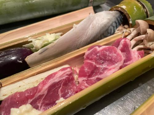 ゲストハウスの敷地内または近くでの食事または食べ物