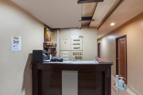 a room with a desk in the corner of a room at Collection O Sapna in Mire