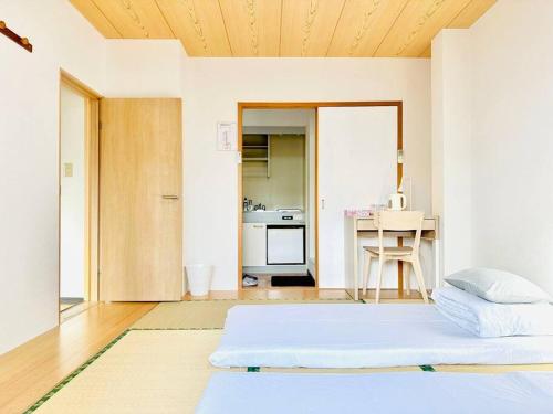305号室花園町と萩之茶屋駅各2分和室ミニキッチンと専用バスルーム付きアクセス抜群