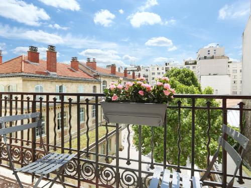 YAYS Paris Zola by Numa