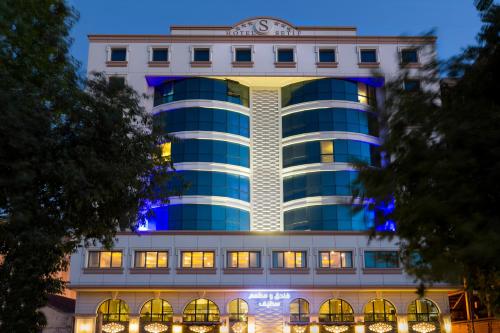 a building with blue lights on top of it at Hotel & Restaurant Sétif in Sétif
