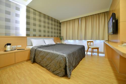 Llit o llits en una habitació de Ing Wang Hotel
