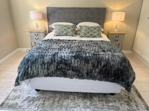 Una cama o camas en una habitación de Seapoint Pearl