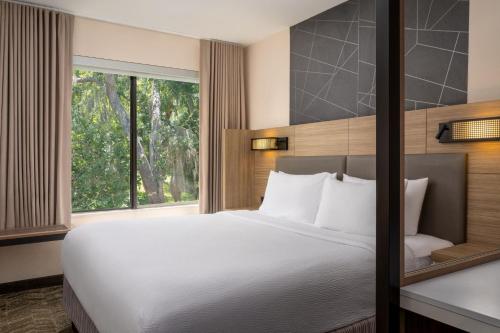 Ένα ή περισσότερα κρεβάτια σε δωμάτιο στο SpringHill Suites Sarasota Bradenton