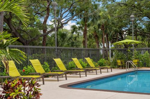 Kolam renang di atau dekat dengan SpringHill Suites Sarasota Bradenton