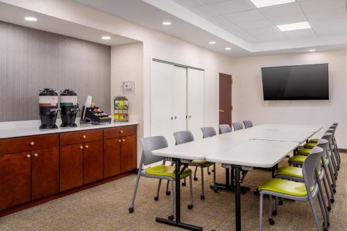 Dapur atau dapur kecil di SpringHill Suites Sarasota Bradenton