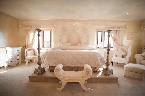 Säng eller sängar i ett rum på Manor Court