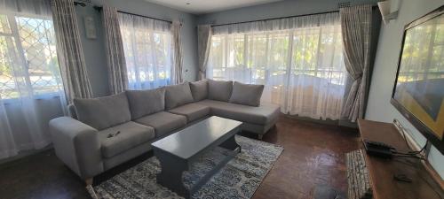 TV/trung tâm giải trí tại Barefoot