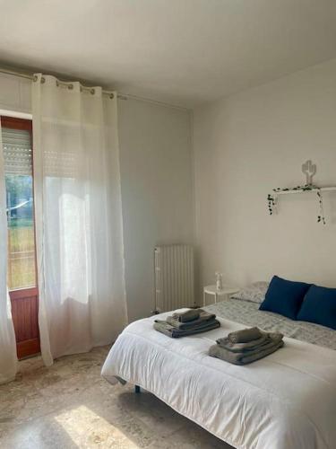 a bedroom with a bed with towels on it at Tra mare e collina house free parking in Porto SantʼElpidio