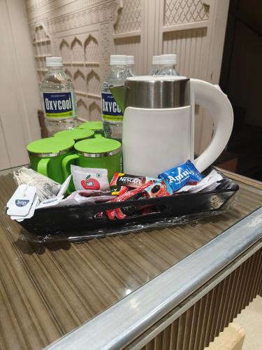 Kemudahan buat kopi dan teh di Hotel Anand Palace