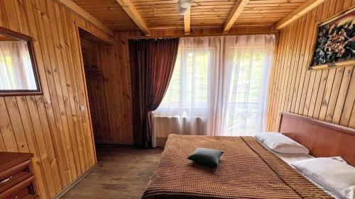 a bedroom with a bed with a pillow on it at Перлина Гір in Yablunytsya