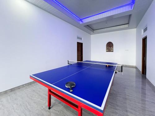 a ping pong table in a room with a ping pong ball at RedDoorz Syariah at Prisma Homestay in Kalianget
