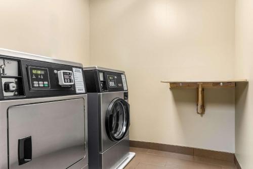 a laundry room with a washer and dryer at Comfort Suites in Mount Vernon