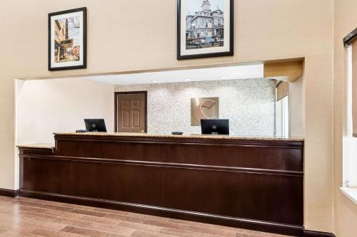 Ο χώρος του λόμπι ή της ρεσεψιόν στο Comfort Inn & Suites Heath - Newark South