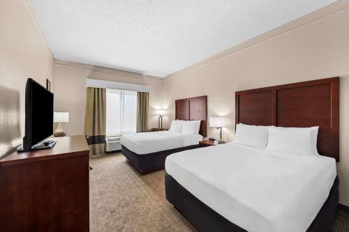 Ένα ή περισσότερα κρεβάτια σε δωμάτιο στο Comfort Inn & Suites Heath - Newark South