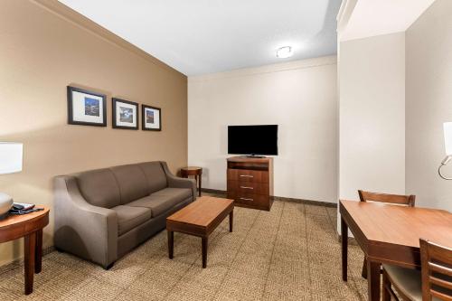 Μια τηλεόραση ή/και κέντρο ψυχαγωγίας στο Comfort Inn & Suites Heath - Newark South