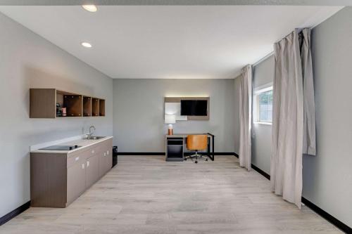 an empty kitchen with a desk and a window at Comfort Inn & Suites Weston - Wausau in Weston