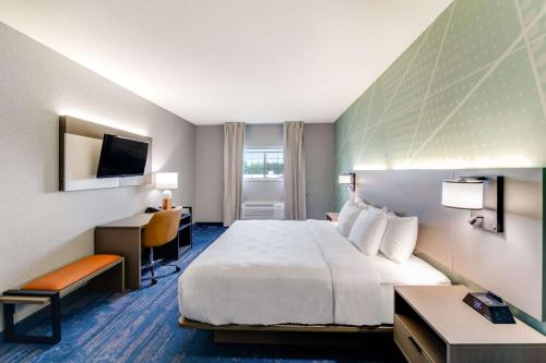 a hotel room with a bed and a desk at Comfort Inn & Suites Weston - Wausau in Weston