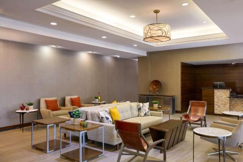 DoubleTree by Hilton Minneapolis Airport, MN Image