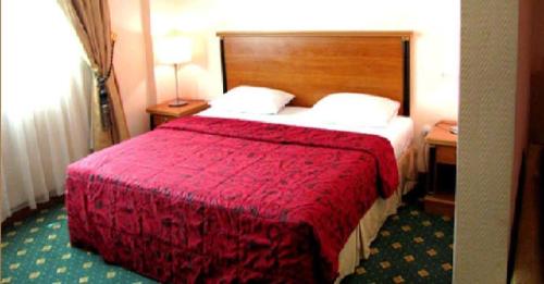Postel nebo postele na pokoji v ubytování Almassa Hotel