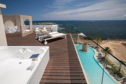 a balcony with a tub and a view of the ocean at Hotel Torre del Mar - Ibiza in Playa d'en Bossa