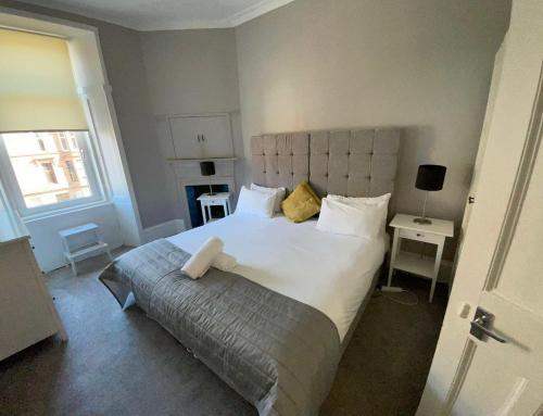 Katil atau katil-katil dalam bilik di Apartment 2 Bed West End