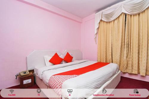 Postel nebo postele na pokoji v ubytování Hotel O Sukhsagar